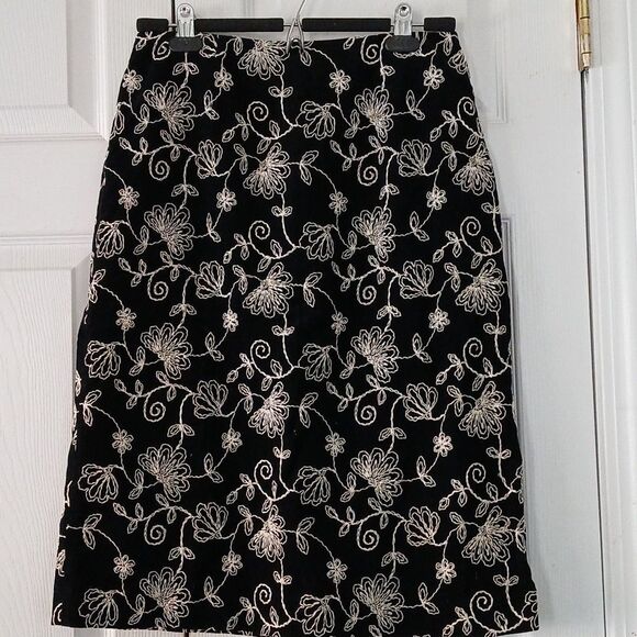 Harolds black white embroideredfloral print casual business skirt Sz 8